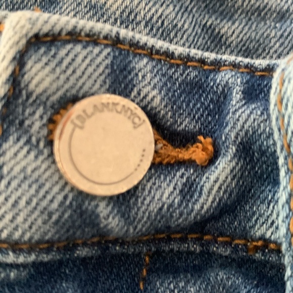 Blank NYC jean shorts w/crocheted accents. Front/back pockets. Zipper size 14 - Picture 5 of 12